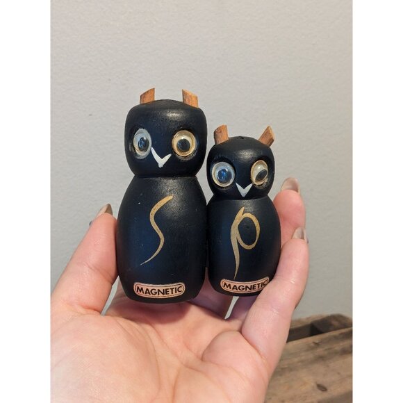 3/25$ RARE Vintage ENESCO Wood Owls Salt and Pepper Shakers, Magnetic owls - Picture 1 of 8